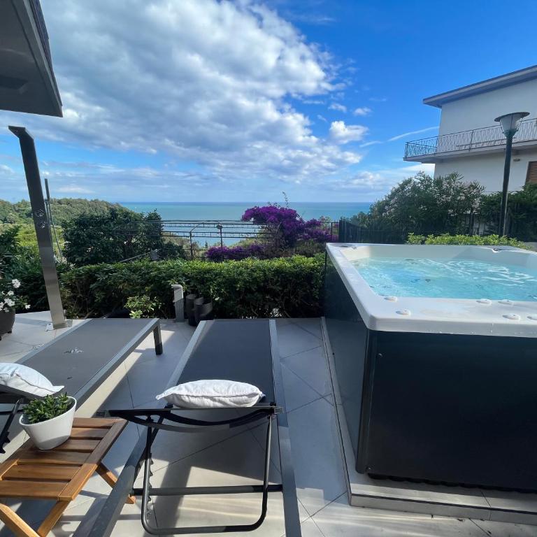IL MARE BLU - Two-Bedroom Apartment with Jacuzzi and Sauna - 33