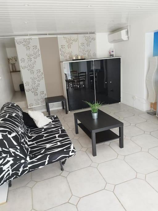 Bas de villa climatisé avec coin terrasse - Apartment mit 1 Schlafzimmer - 5