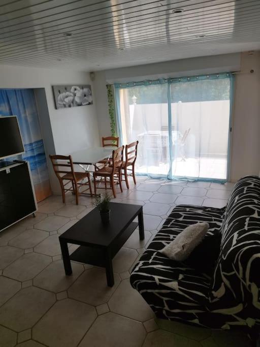 Bas de villa climatisé avec coin terrasse - Apartment mit 1 Schlafzimmer - 7