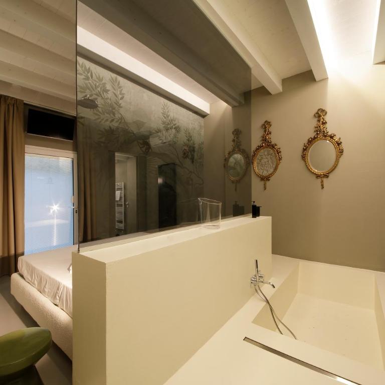 ISONZO SUITES - Camera King con Vasca Idromassaggio - 4