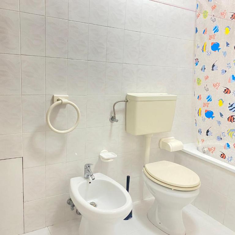 Quadrilocale doppi servizi, piano terra, giardino e posto auto wi-fi - Appartamento Standard con 2 Camere da Letto - 12