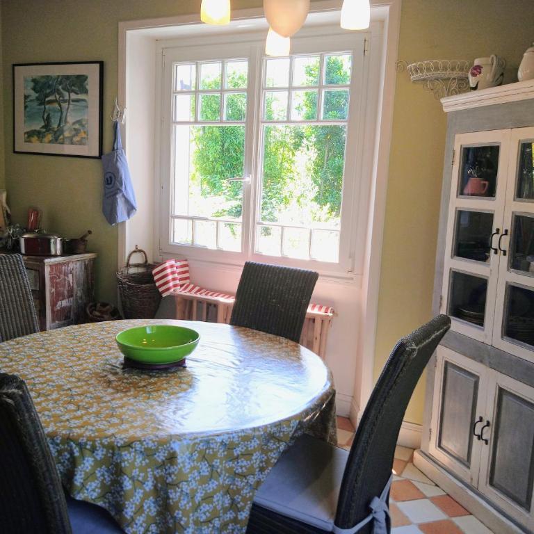 Maison de charme classée 4 étoiles centre ville vannes Garage WIFI - Villa 3 Chambres - 4