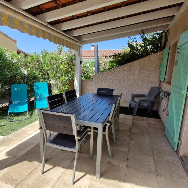 MARINES DU ROUSSILLON Villa en duplex très calme en résidence privée avec piscine - M65 - Two-Bedroom House - 5