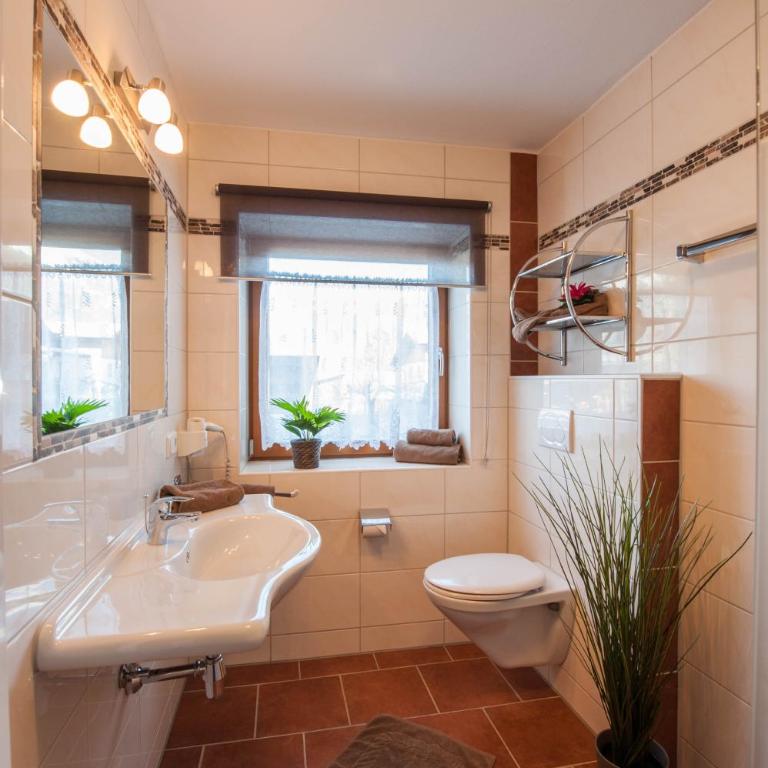 Gästehaus Wöberlerhof - Doppelzimmer mit Balkon - 5