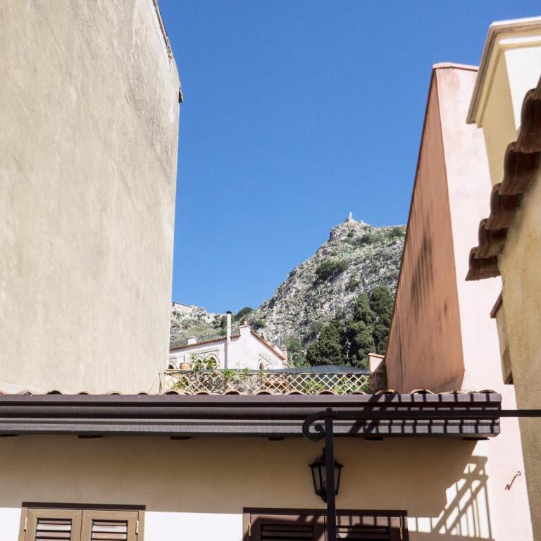 Tina House - Il cortile nel centro storico di Taormina - Maisonette - 17