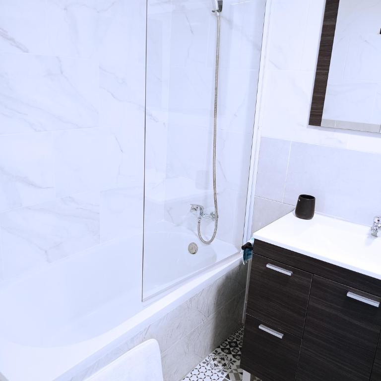 Angosta Host - Habitación Individual con baño compartido - 11