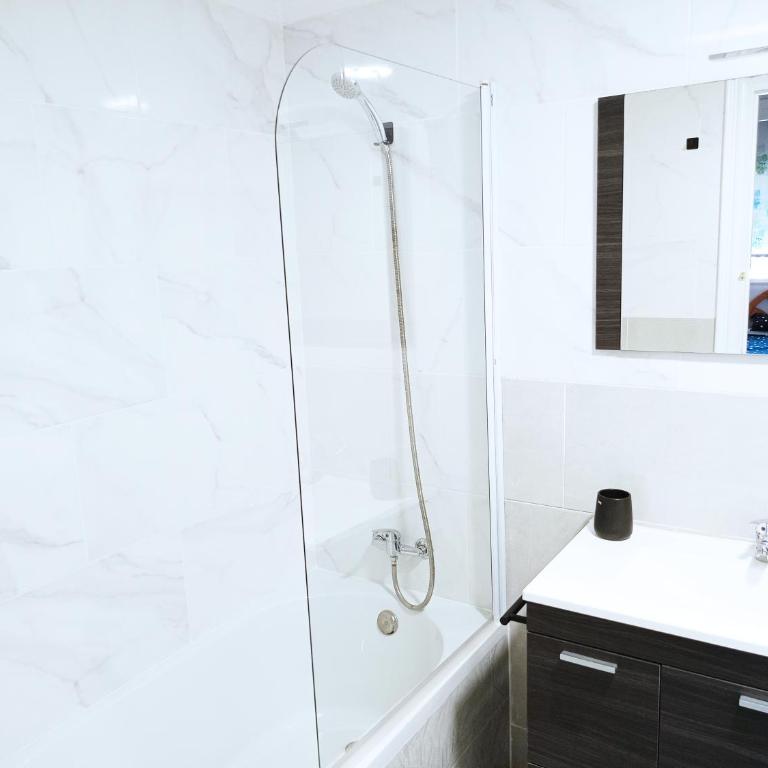 Angosta Host - Habitación Individual con baño compartido - 12