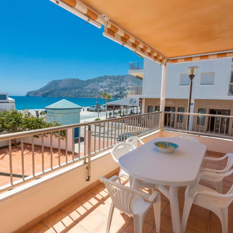 Smart Terrace Beachfront seaviews - Apartment with Sea View - 4