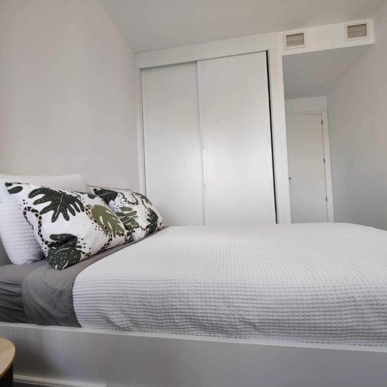 Cozy Zen by Edeal HOMES - One-Bedroom Apartment - 16