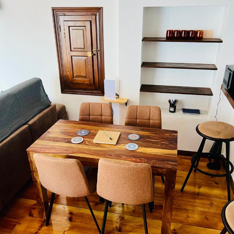 Above the Iconic Portal Vell - Apartamento de 2 dormitorios con balcón - 24
