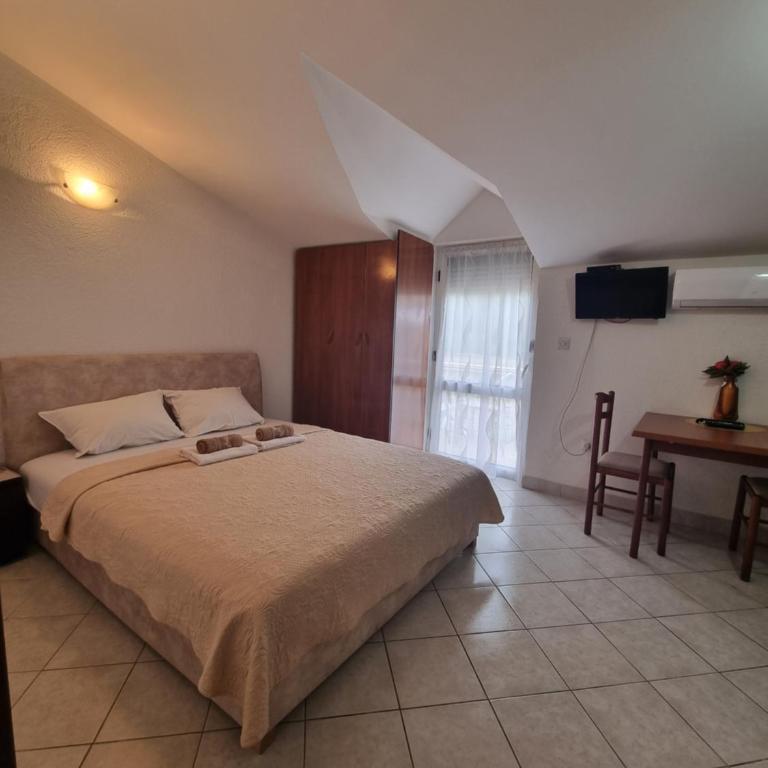 Apartmani Mihailovic - Apartment with Balcony - 2