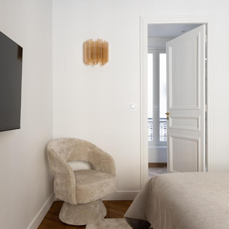 Champs Élysées Montaigne Luxury 2 bedroom - Two-Bedroom Apartment - 18