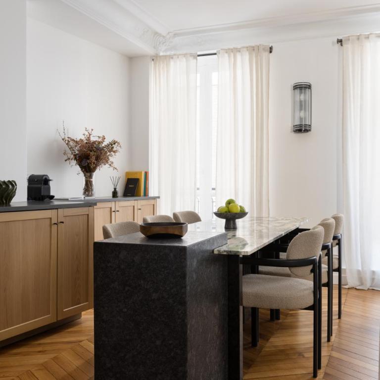 Champs Élysées Montaigne Luxury 2 bedroom - Two-Bedroom Apartment - 9