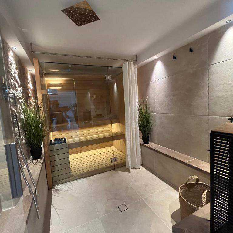 IL MARE BLU - Two-Bedroom Apartment with Jacuzzi and Sauna - 8