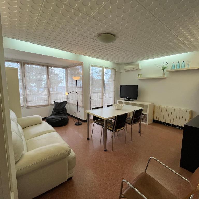 ALQUILER PISO BLANES con VISTAS AL MAR - Apartamento de 3 dormitorios - 4