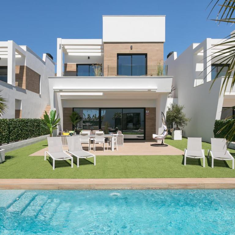Willa z basenem - Villa - 1