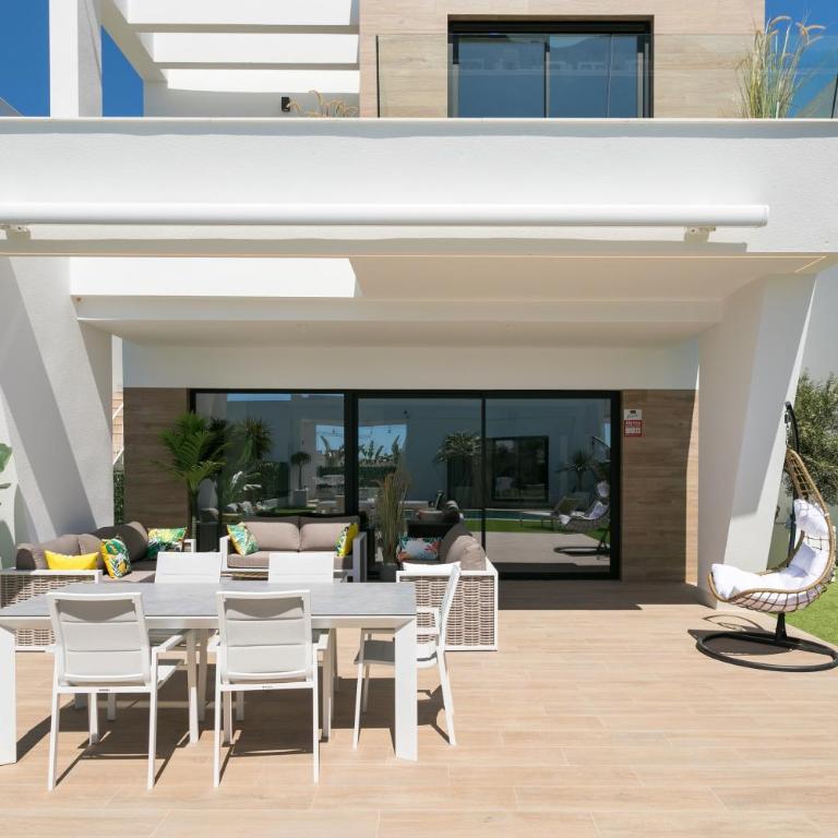 Willa z basenem - Villa - 8