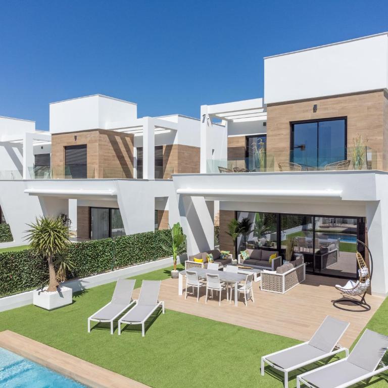 Willa z basenem - Villa - 21