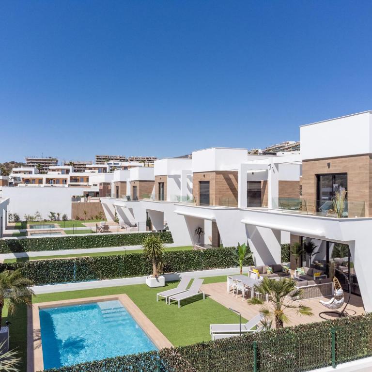 Willa z basenem - Villa - 23