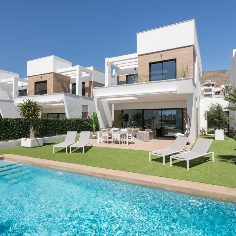 Willa z basenem - Villa - 24