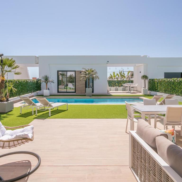 Willa z basenem - Villa - 25