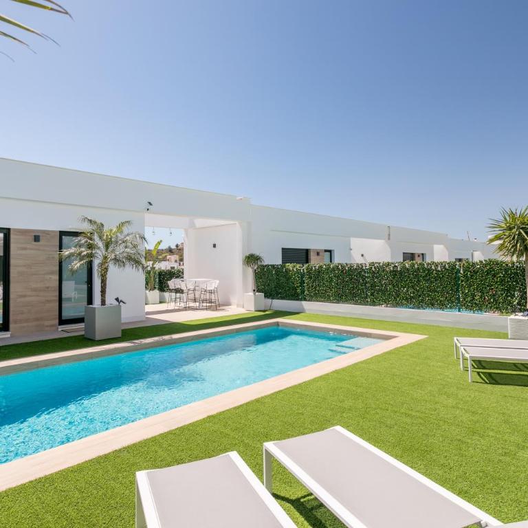 Willa z basenem - Villa - 36