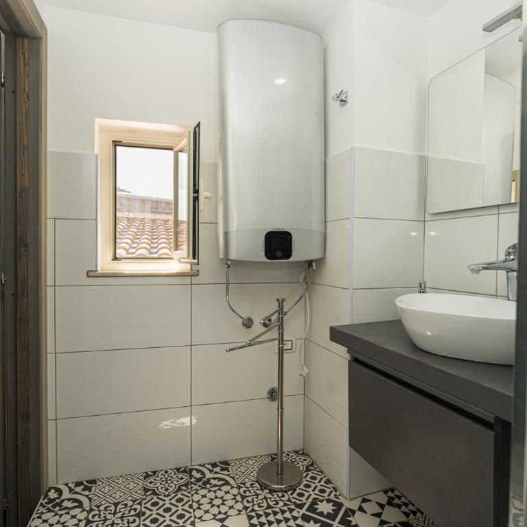 Casa Lana - Three-Bedroom House - 23