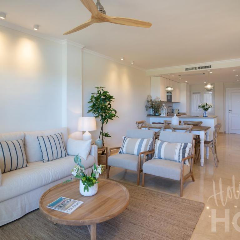 Holidays & Home Beachfront Neptuno III , sea views,and garden,Elviria - Apartamento de 2 dormitorios - 9