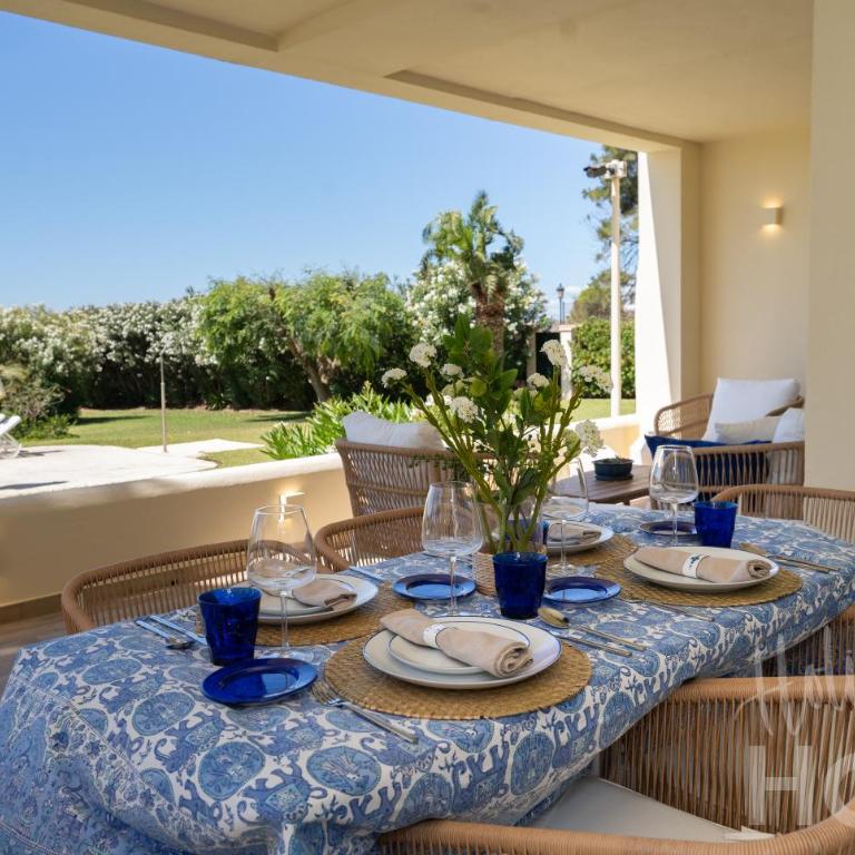 Holidays & Home Beachfront Neptuno III , sea views,and garden,Elviria - Apartamento de 2 dormitorios - 24