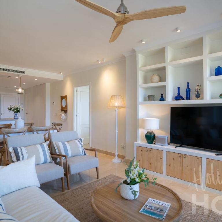 Holidays & Home Beachfront Neptuno III , sea views,and garden,Elviria - Apartamento de 2 dormitorios - 10