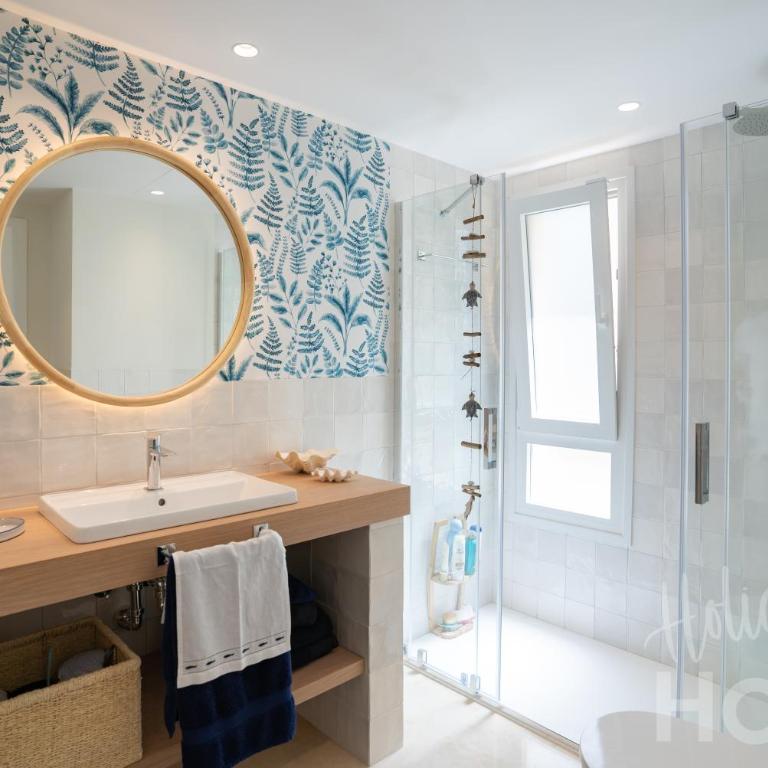 Holidays & Home Beachfront Neptuno III , sea views,and garden,Elviria - Apartamento de 2 dormitorios - 23