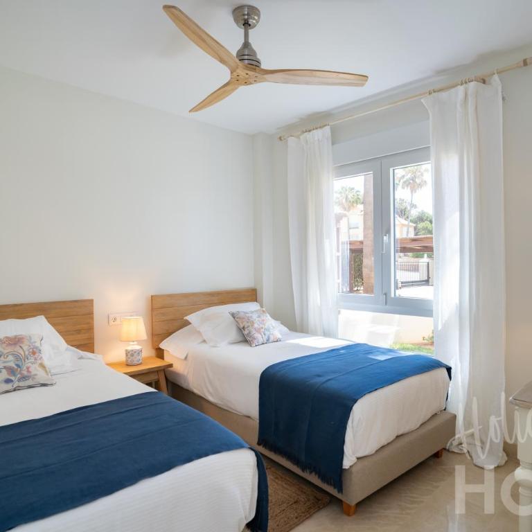 Holidays & Home Beachfront Neptuno III , sea views,and garden,Elviria - Apartamento de 2 dormitorios - 6