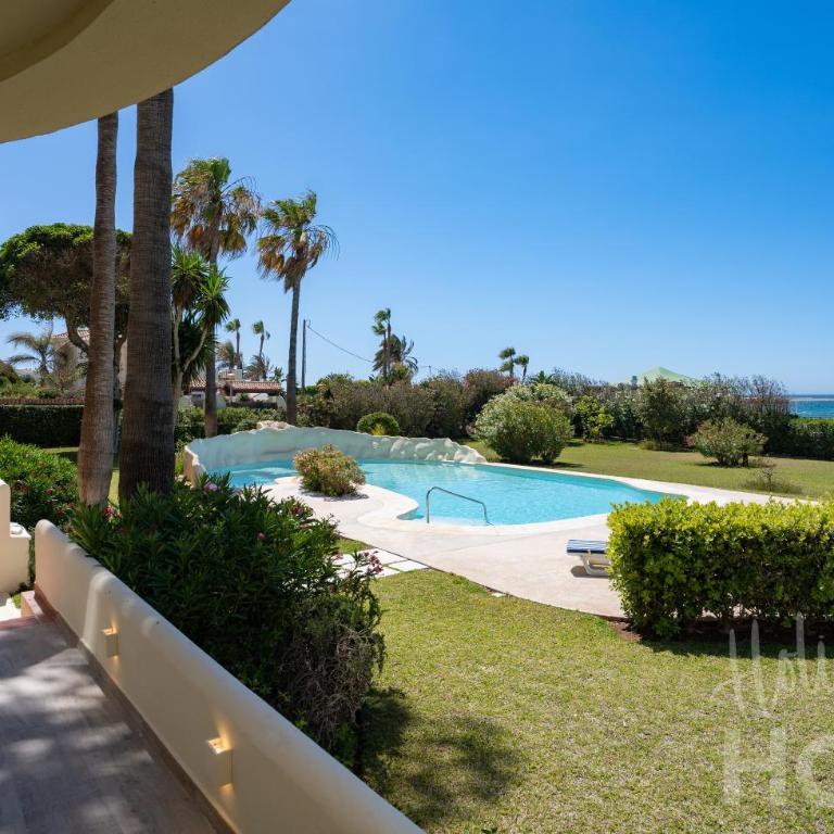Holidays & Home Beachfront Neptuno III , sea views,and garden,Elviria - Apartamento de 2 dormitorios - 27