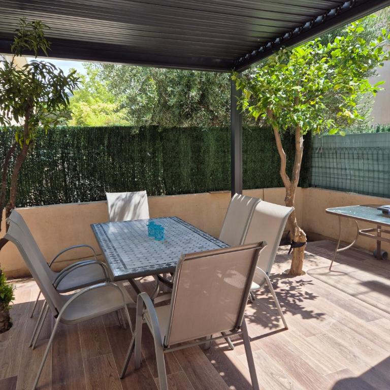 Joli appartement climatisé avec terrasse à moin 10 minutes à pieds de la plage - Appartement 2 Chambres - 13