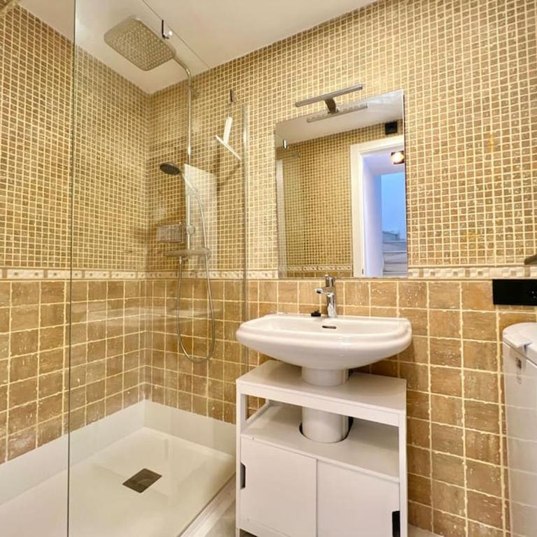 CalaizaBay - Two-Bedroom Apartment - 7
