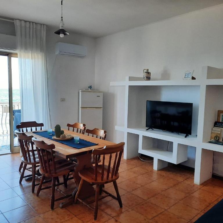 Arcadia Golden Bay - Appartamento con 2 Camere da Letto, Terrazza e Vista Mare - 41