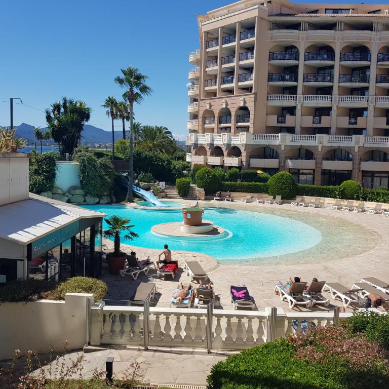 Magnifique T2 Climatisation - Grande Terrasse, Piscine et apercu Mer - Appartement 1 Chambre - Vue sur Piscine - 4