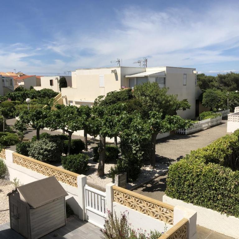 Spacieux T2 pour 4p avec terrasse, parking privé à 400m de la plage, quartier animé, animaux OK - FR-1-799-9 - Apartment - 3