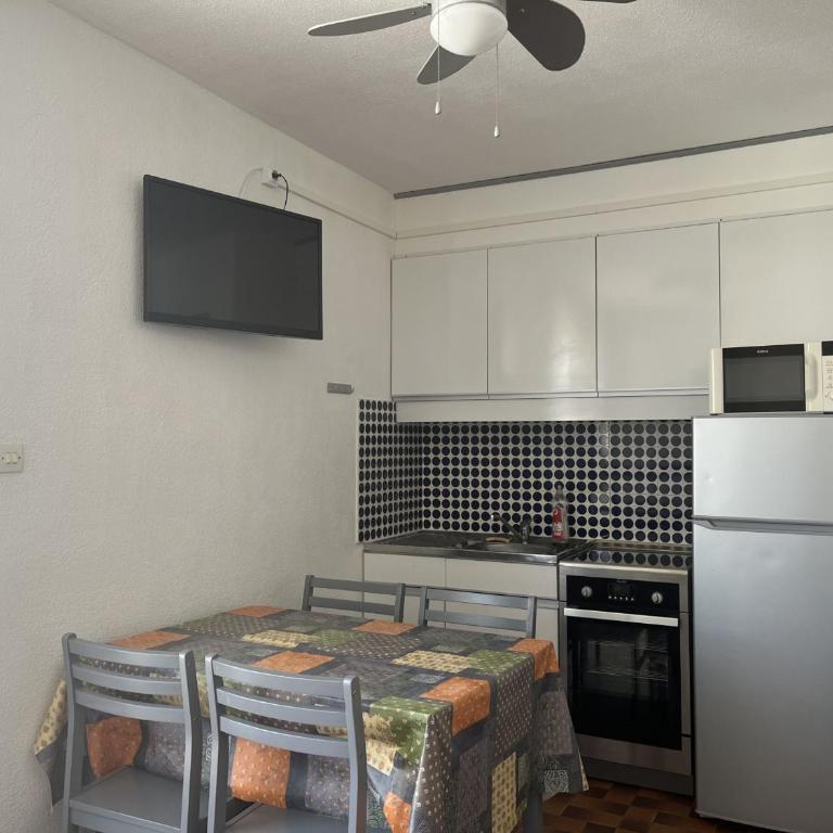 Spacieux T2 pour 4p avec terrasse, parking privé à 400m de la plage, quartier animé, animaux OK - FR-1-799-9 - Apartment - 4