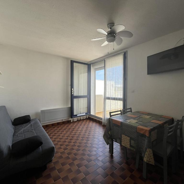 Spacieux T2 pour 4p avec terrasse, parking privé à 400m de la plage, quartier animé, animaux OK - FR-1-799-9 - Apartment - 6