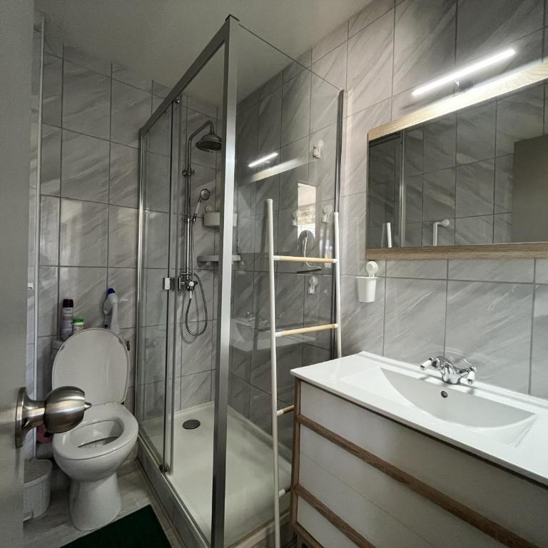 Spacieux T2 climatisé avec véranda, 150m plage, PKG, au cœur de la Grande Plage - 4 personnes - FR-1-799-20 - Apartment - 6