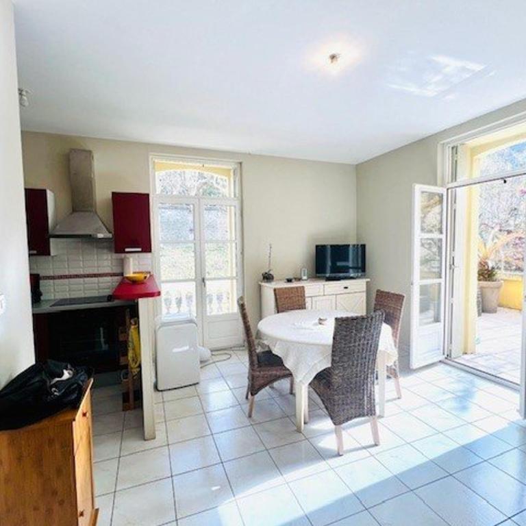 Charmant F2 avec balcon, centre-ville, 2 pers, proche cures, animaux admis - One-Bedroom Apartment - 2