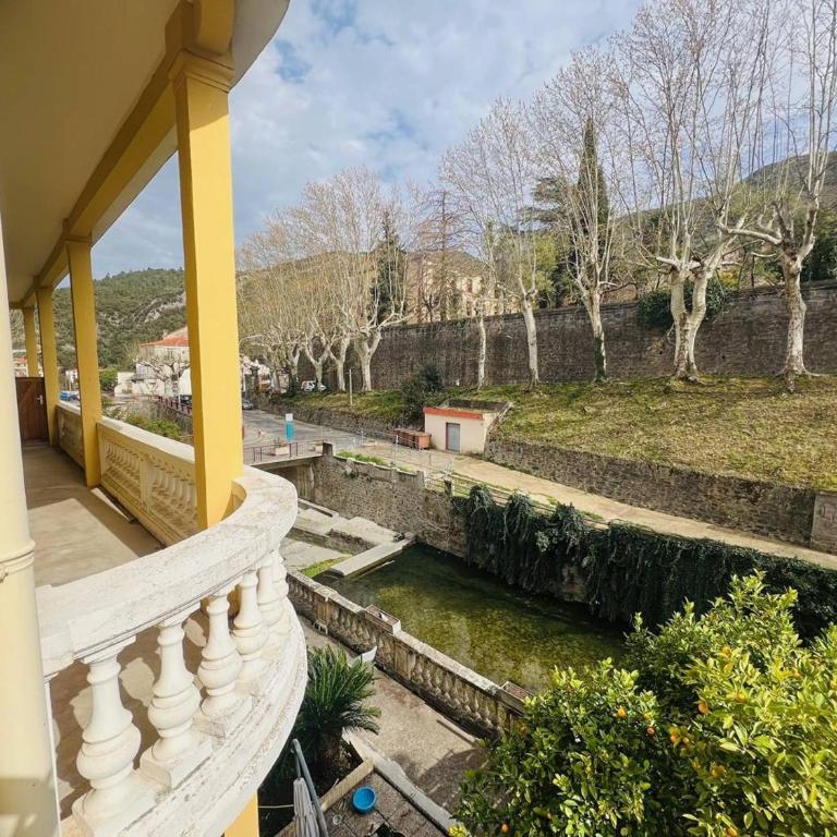 Charmant F2 avec balcon, centre-ville, 2 pers, proche cures, animaux admis - One-Bedroom Apartment - 13