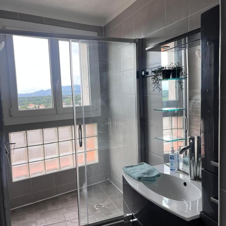 Ogooué appartement entier Lumineux 94m2 - Appartement 2 Chambres avec Vue sur la Montagne - 15