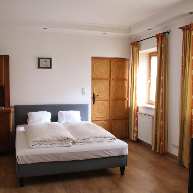 Hotel Goldene Krone Innsbruck - Familienzimmer 1 - Nebengebäude - 7