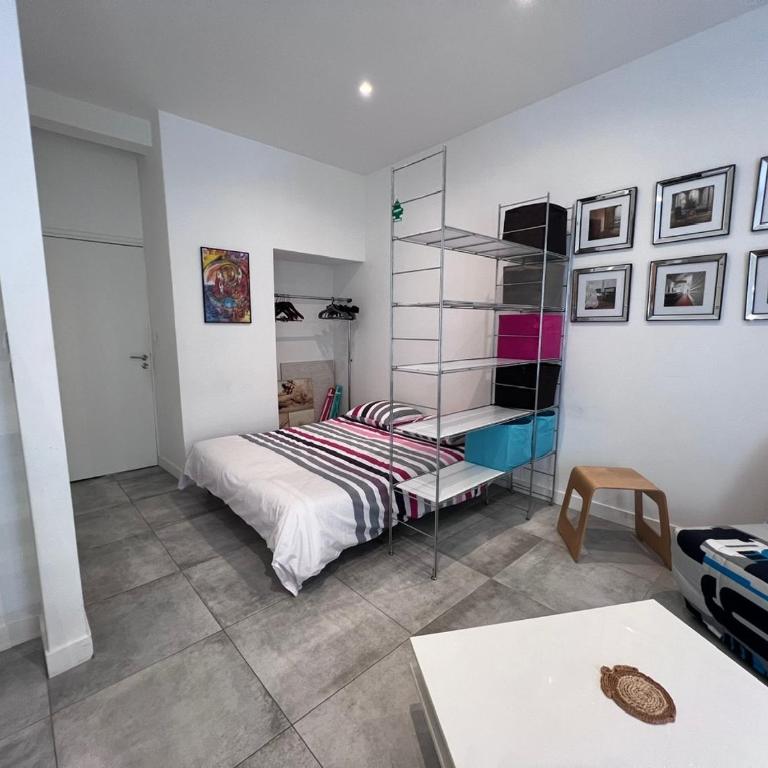 Heart of Nice Harboor cosy and central - Two-Bedroom Apartment - 13