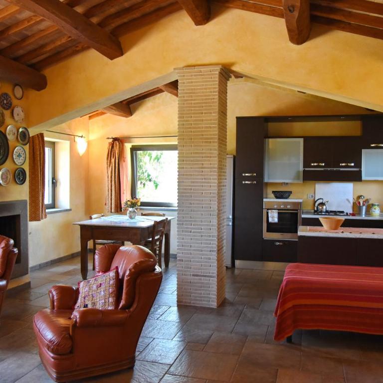 Casa Vacanze Vigna di Valle - Camera Matrimoniale con Vista Parco - 1
