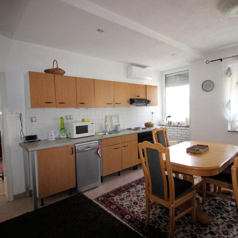 Apartman Mak - One-Bedroom Apartment with Balcony - 3
