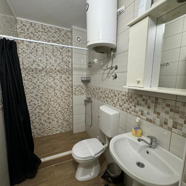 Berin Apartments - One-Bedroom Apartment with Balcony - 10