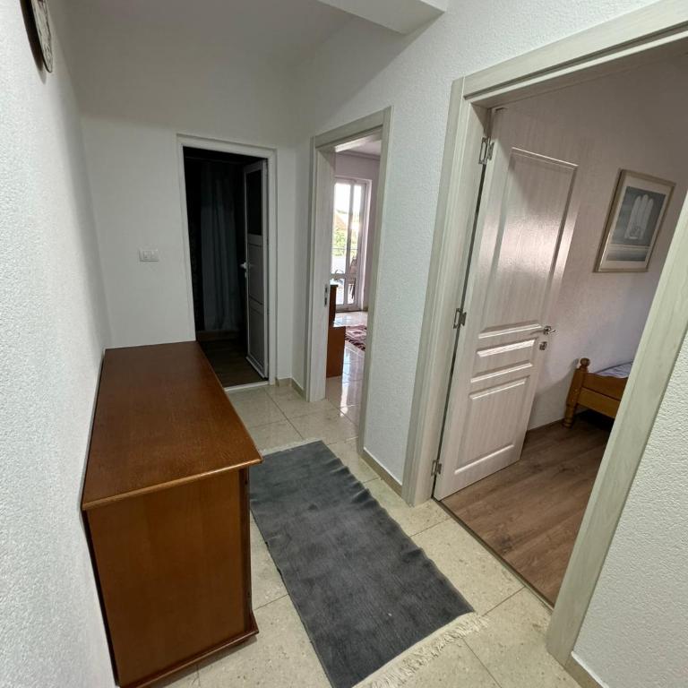 Berin Apartments - One-Bedroom Apartment with Terrace - 3